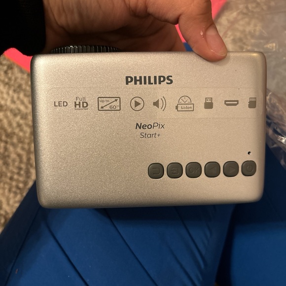 Projector - Picture 3 of 6